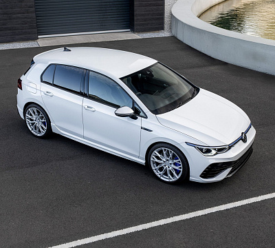 Фото дисков Bola FLS на Volkswagen Golf VIII