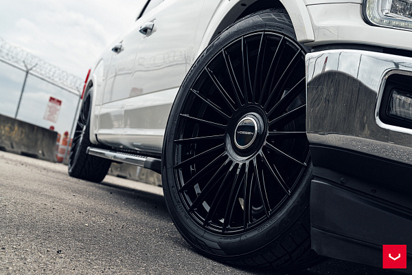 Фото дисков Vossen HF-8 Черный глянец на Ford F-150 XIII