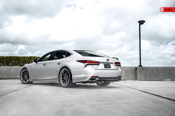 Фото дисков Anrky AN33 Глянцевый графит на  Lexus LS V