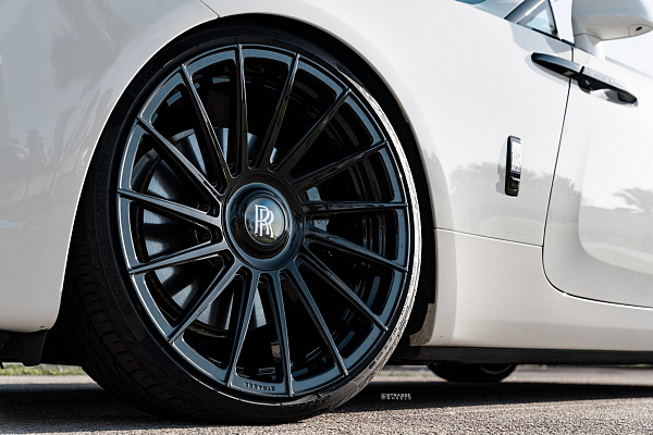 Фото дисков Strasse Wheels SV15T Deep Concave Duoblock RR Черный глянец на Rolls-Royce Ghost I