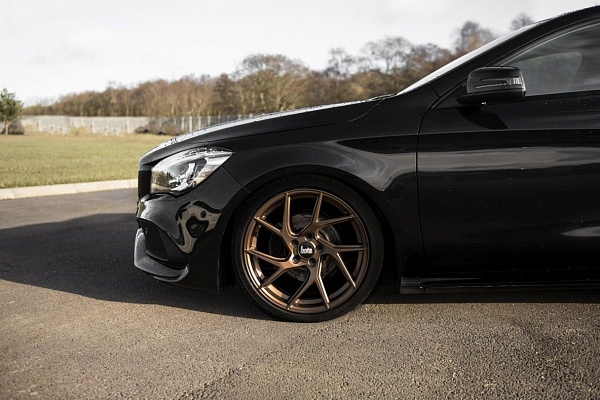 Фото дисков Bola FLA Сатиновая бронза на Mercedes-Benz CLA (C117, X117)