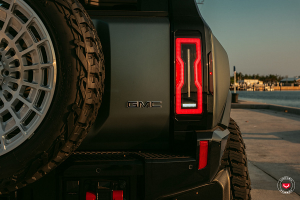 Фото дисков Vossen LCX-04 Глянцевый лак на GMC Hummer EV