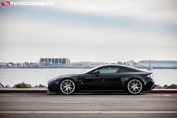 Фото дисков HRE P101 Глянцевый тонированный лак на Aston Martin Vantage 3