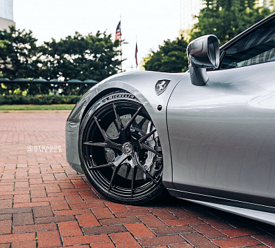 Фото дисков Strasse Wheels SM5RT Deep Concave Monoblock на Ferrari 488