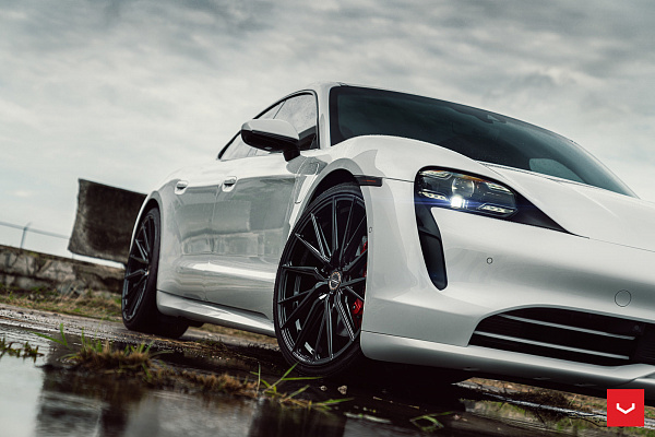 Фото дисков Vossen HF-4T Черный глянец на Porsche Taycan I
