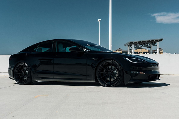 Фото дисков Anrky AN28 Черный глянец на Tesla Model S