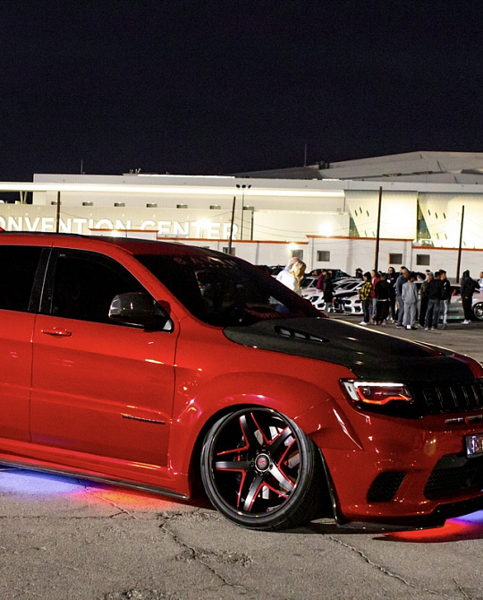 Фото дисков SV93 Другой цвет на Jeep Grand Cherokee IV