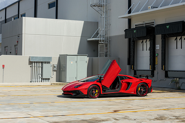 Фото дисков Strasse Wheels SM5R Deep Concave FS Другой цвет на Lamborghini Aventador