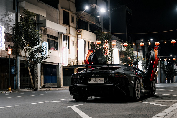 Фото дисков Brixton Forged NC01-R Серебро на Lamborghini Aventador