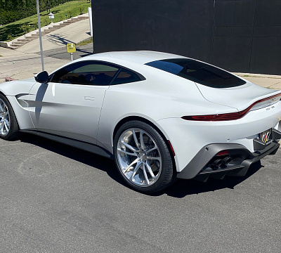 Фото дисков CEC C882 на Aston Martin Vantage 4