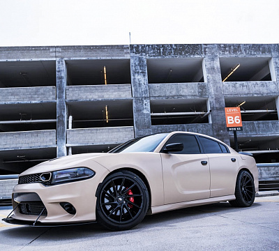 Фото дисков Savini BM15 на Dodge Charger VII