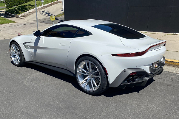 Aston Martin Vantage
