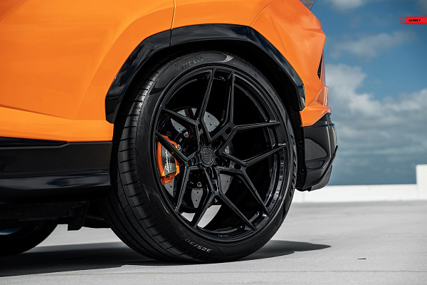Фото дисков Anrky S1-X4 Черный глянец на Lamborghini Urus