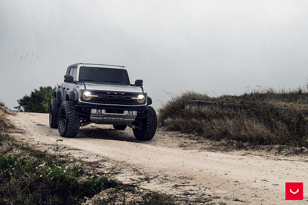 Фото дисков Vossen HFX-1 (6-Lug) Черный глянец на Ford Bronco