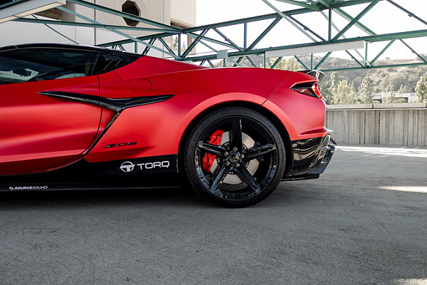 Фото дисков MRR F23 Черный глянец на Chevrolet Corvette C8