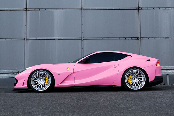 Фото дисков Radi8 R801 2-Piece Полированный лак на Ferrari 812