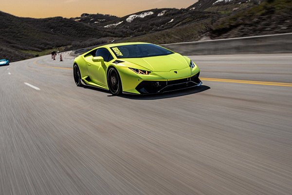 Фото дисков Strasse Wheels SV10T Deep Concave FS Черный глянец на Lamborghini Huracan