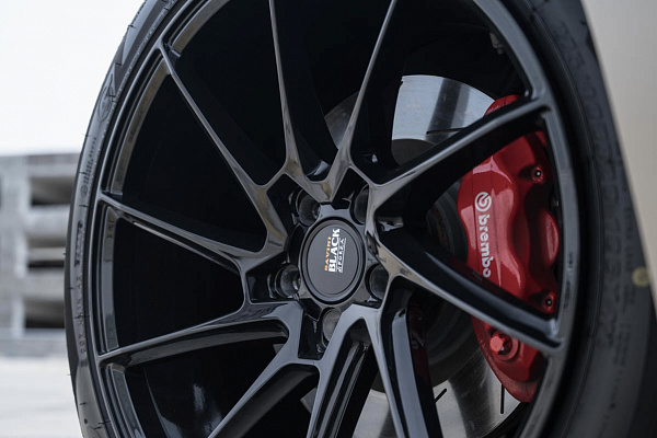 Фото дисков Savini BM15 Черный глянец на Dodge Charger VII