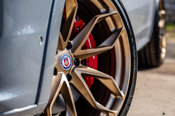 Фото дисков HRE P201 Сатиновое темное золото на Porsche Cayenne III