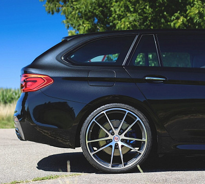 Фото дисков HRE P104 на BMW 5/M5 (G30/F90)