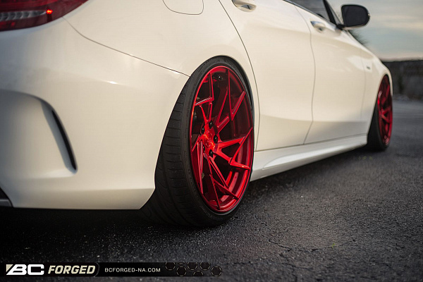 Фото дисков BC Forged HCA222 Красный глянец на Mercedes-Benz C-Class (W205)