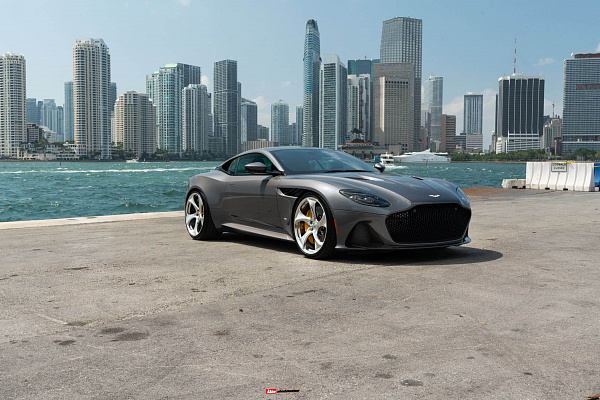 Фото дисков HRE 522M Полированный лак на Aston Martin DBS 3