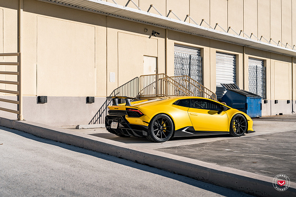 Фото дисков Vossen M-X2 Черный сатин на Lamborghini Huracan