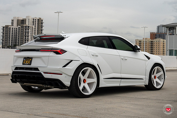 Фото дисков Vossen GEN-01 Белый глянец на Lamborghini Urus