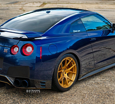 Фото дисков Strasse Wheels SM5R Deep Concave Monoblock на Nissan GT-R