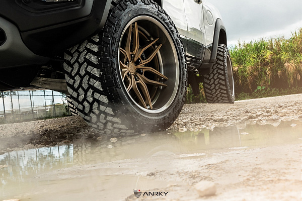 Фото дисков Anrky AN36 Сатиновое золото на Ram 1500 V