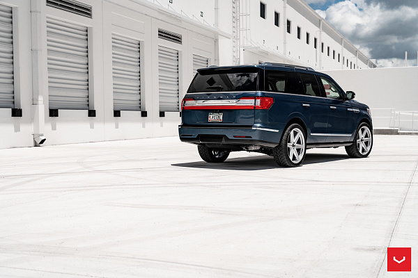 Фото дисков Vossen HF6-2 Глянцевый лак на Lincoln Navigator IV