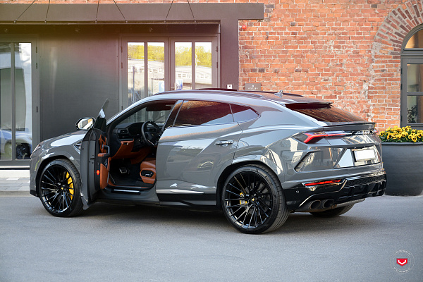 Фото дисков Vossen EVO-6T Черный глянец на Lamborghini Urus