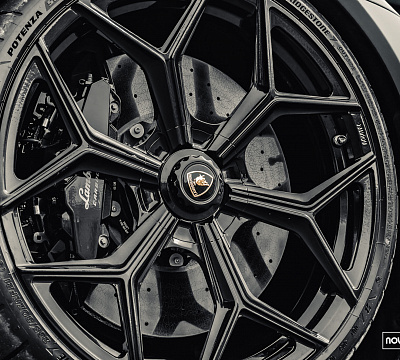 Фото дисков NOVITEC NL4 на Lamborghini Revuelto