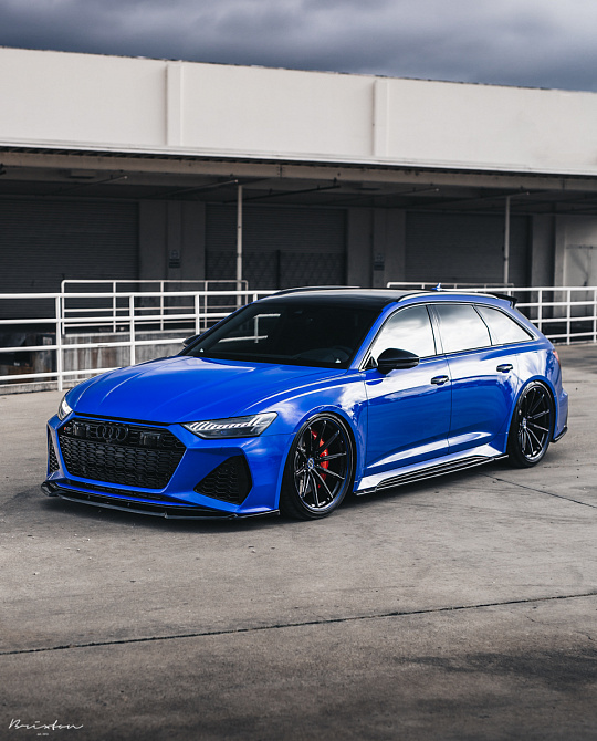 Фото дисков R11-R Черный глянец на Audi A/RS 6 (C8)