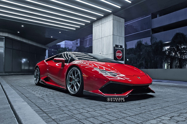 Фото дисков Strasse Wheels SM5R Deep Concave FS Сатиновый темный лак на Lamborghini Huracan
