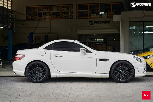 Фото дисков Vossen HF-7 Черный глянец на Mercedes-Benz SLK (R172)
