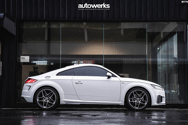 Фото дисков HRE FF11 Глянцевый графит на Audi TT (8S)