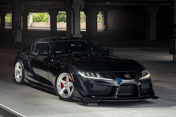 Фото дисков Strasse Wheels S5 Track Глянцевый лак на Toyota Supra A90