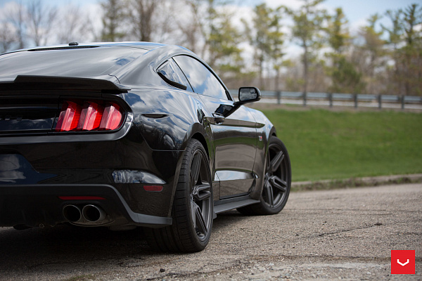Фото дисков Vossen HF-1 Сатиновый графит на Ford Mustang VI