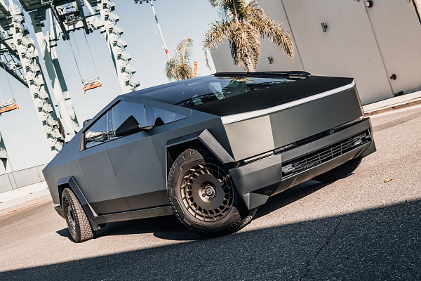 Фото дисков Brixton Forged TR09 AERO1 Другой цвет на Tesla Cybertruck