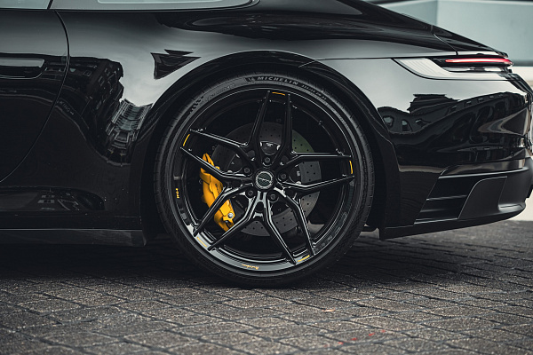 Фото дисков Brixton Forged PF12 R / RS Черный глянец на Porsche 911 VIII