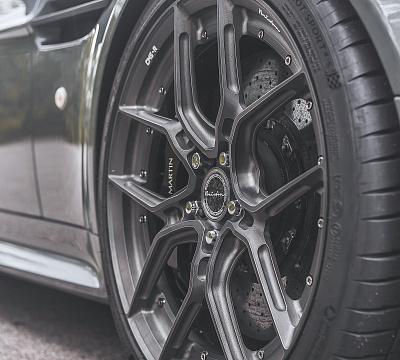 Фото дисков Brixton Forged CM5-R на Aston Martin Vantage 3
