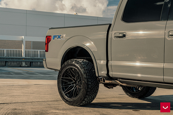 Фото дисков Vossen HF6-5 Черный глянец на Ford F-150 XIII