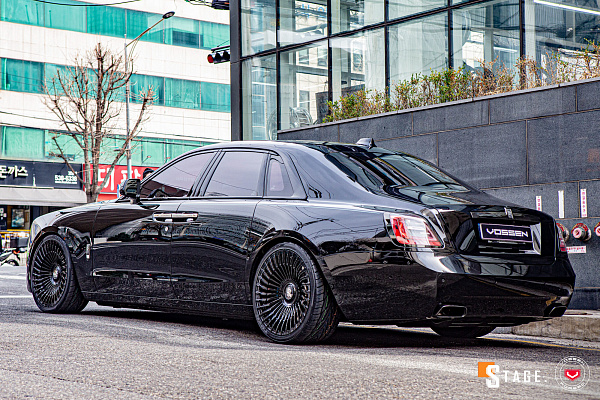 Фото дисков Vossen UV-5 Черный глянец на Rolls-Royce Ghost II