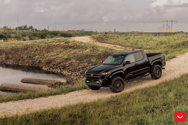 Фото дисков Vossen HFX-1 (6-Lug) Сатиновая бронза на  Toyota Tacoma IV