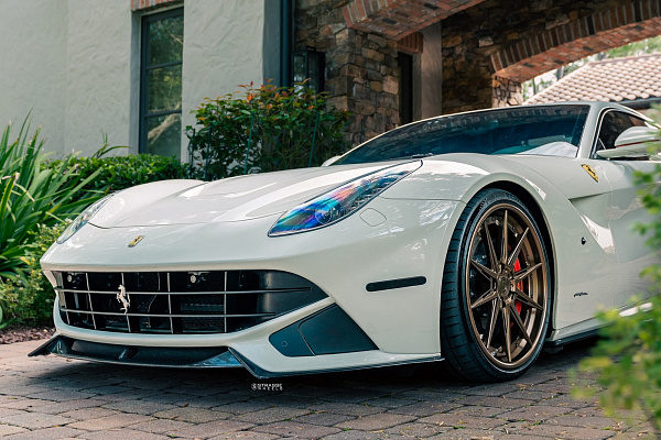 Фото дисков Strasse Wheels SV10-RS Deep Concave FS Сатиновая бронза на Ferrari F12