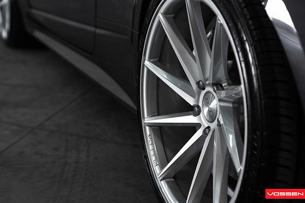 Фото дисков Vossen CVT Серебро на Cadillac CTS II