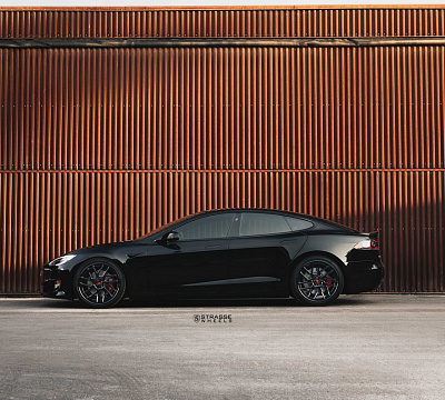 Фото дисков Strasse Wheels SM7T Deep Concave на Tesla Model S