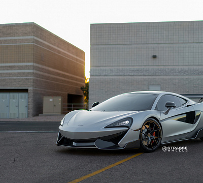 Фото дисков Strasse Wheels SM5R Deep Concave Monoblock на McLaren 570S