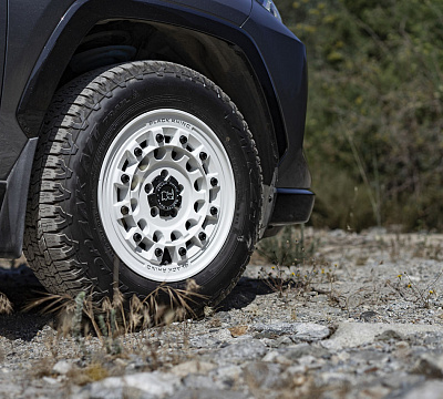 Фото дисков Black Rhino FUJI на Toyota RAV4 V